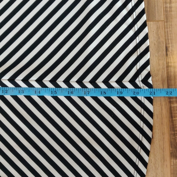 EUC Striped skirt - Picture 6 of 6